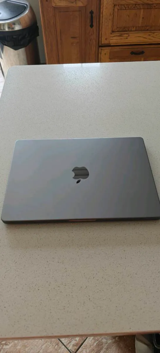 MacBook Pro M1 Pro 16GB - Image 1