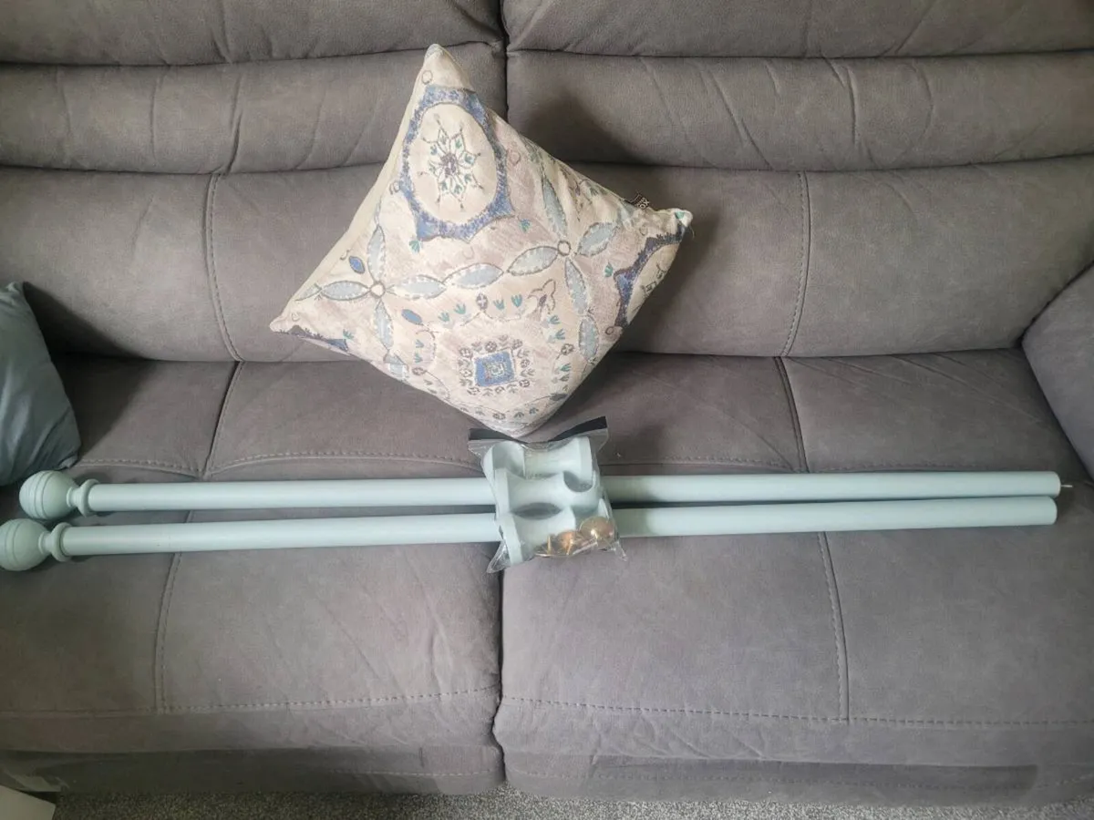 Laura Ashley Curtain Pole. - Image 2