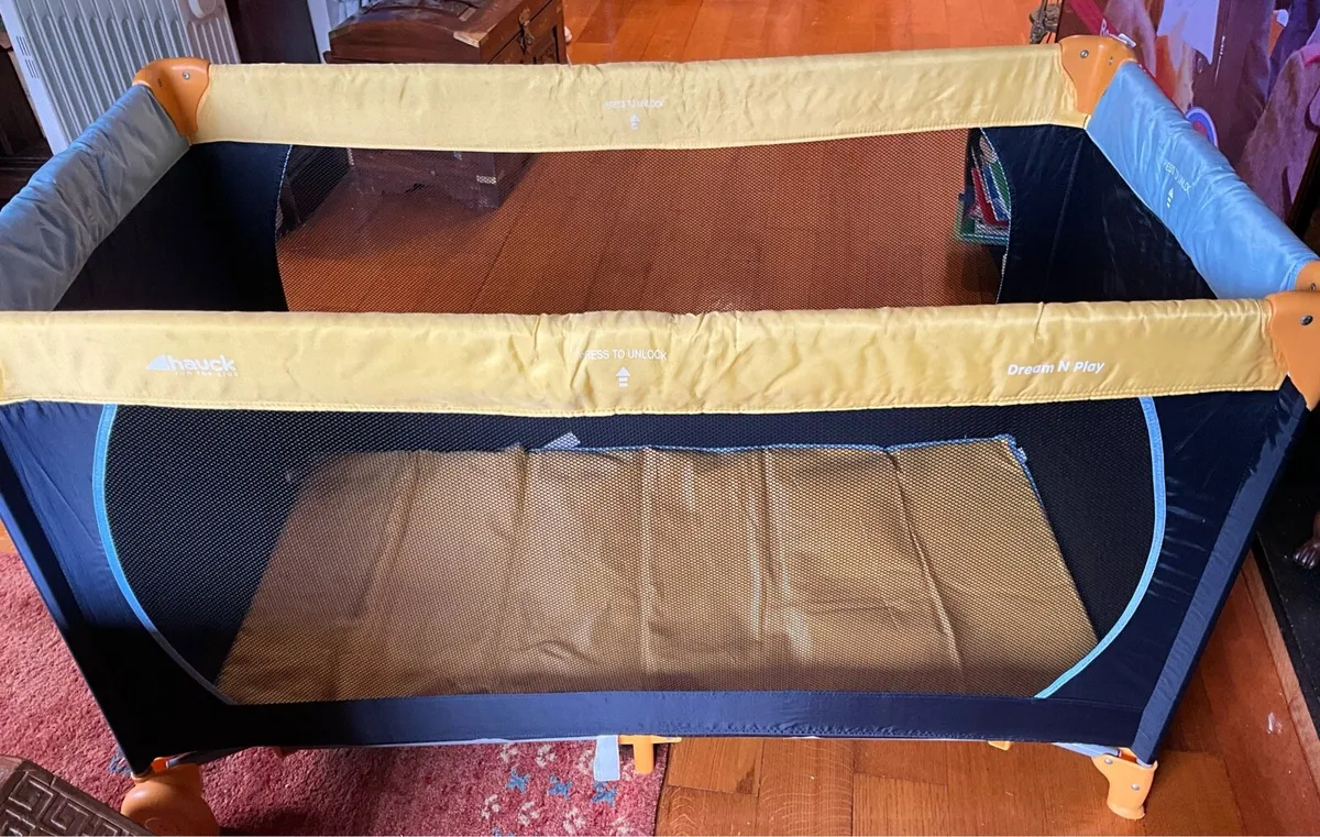 Hauck Travel Cot - Image 2