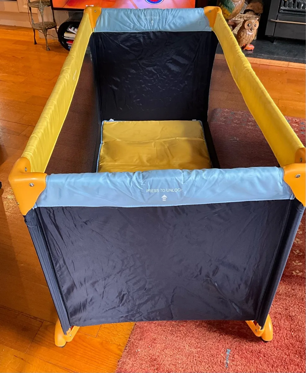 Hauck Travel Cot - Image 1