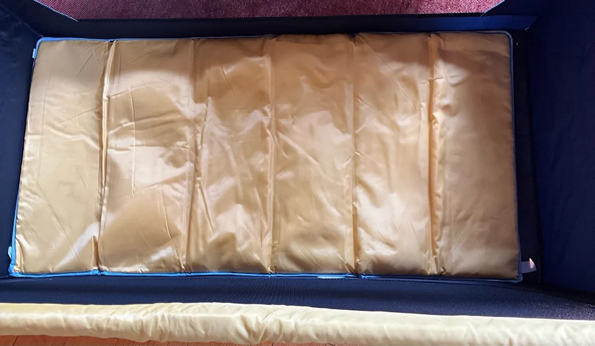Hauck Travel Cot - Image 3
