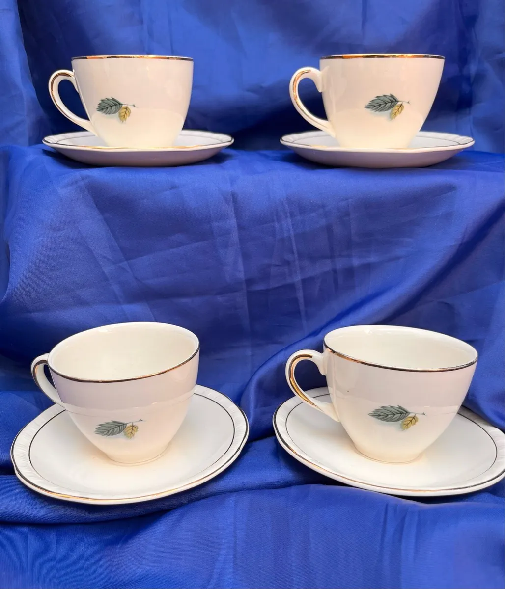 Alfred Meakin Cups and saucers - Image 2