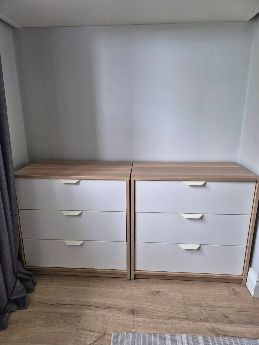 Chest of drawers