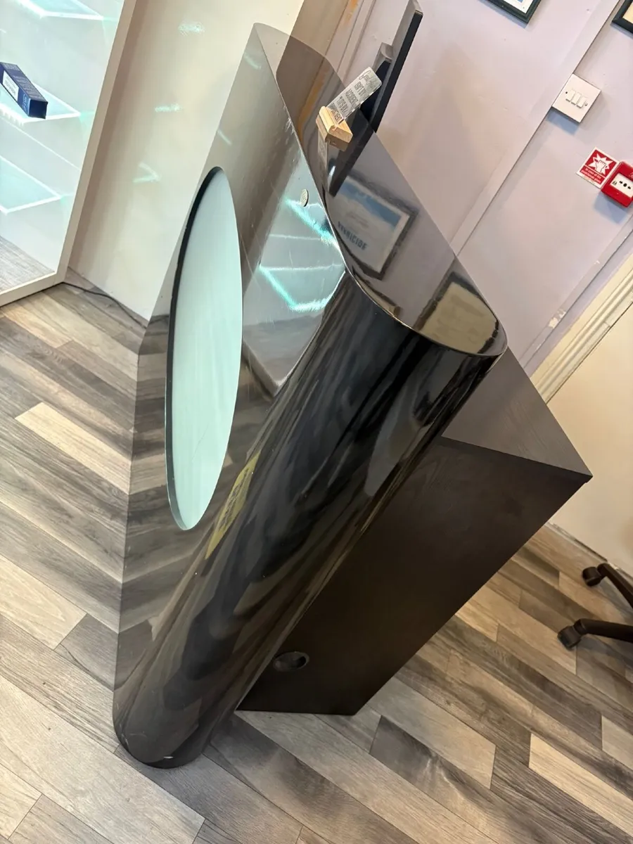 Business desk - Image 2