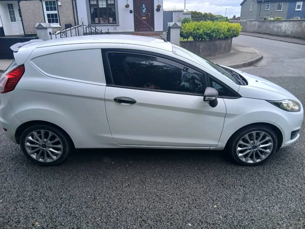 Ford fiesta - Image 2