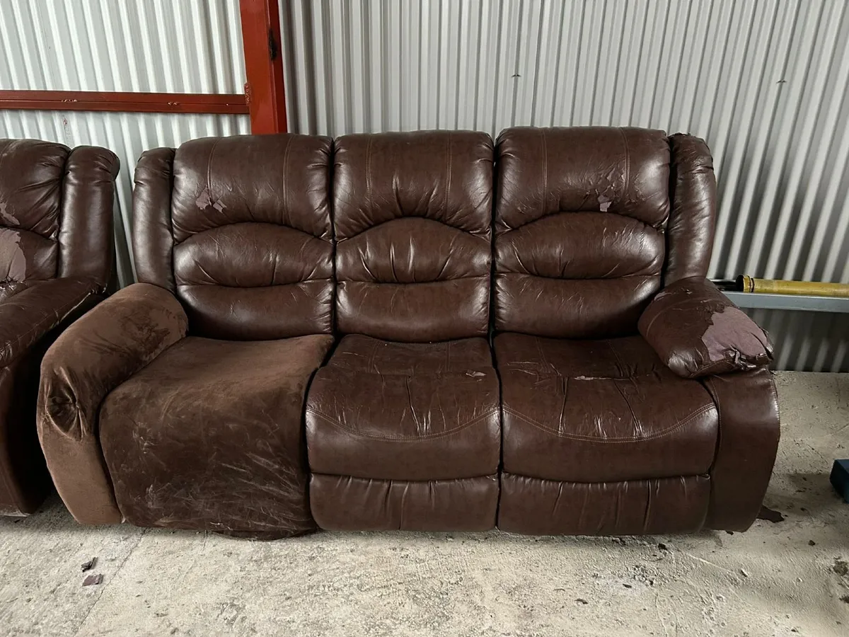 Leather Recliner couch/sofa - Image 3