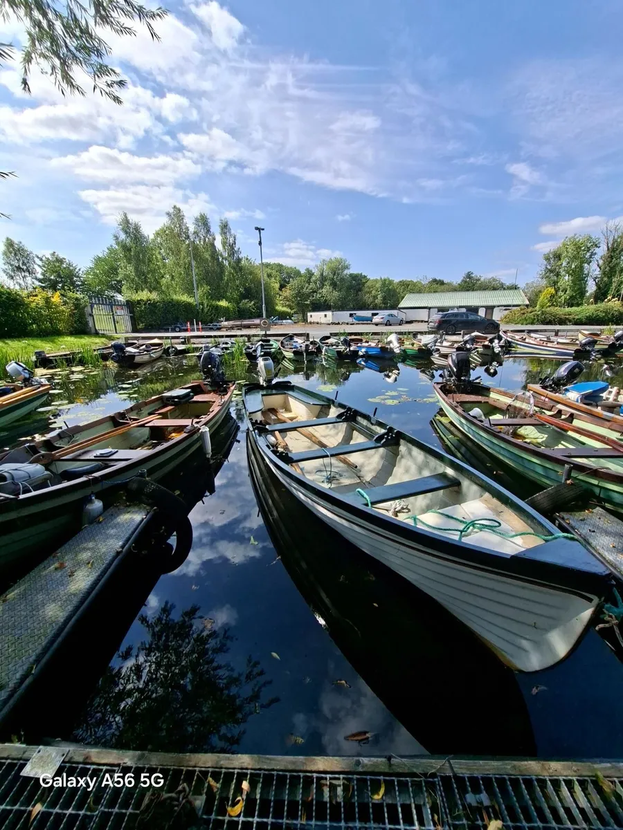 19' lake boat - Image 1