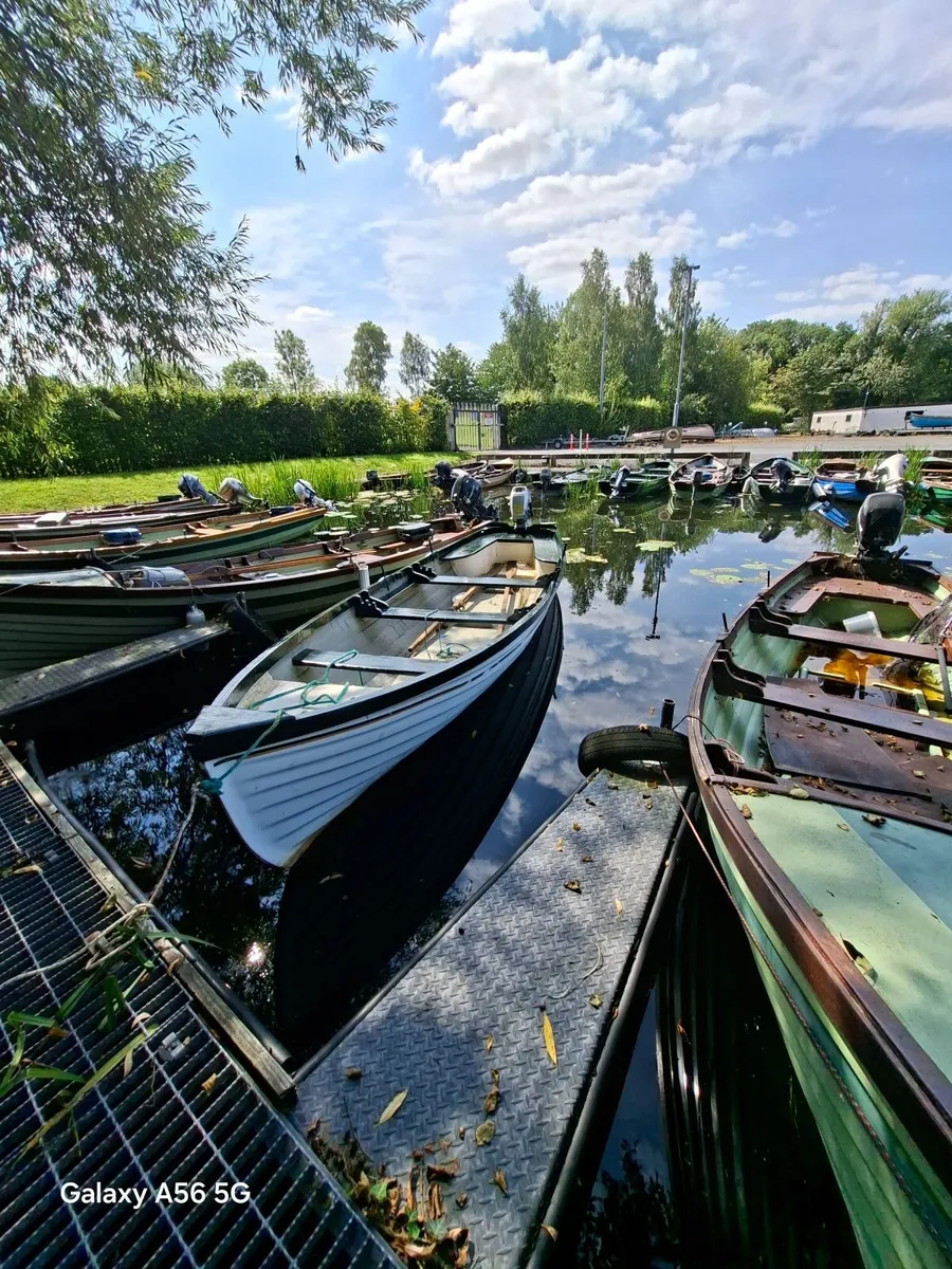 19' lake boat - Image 3