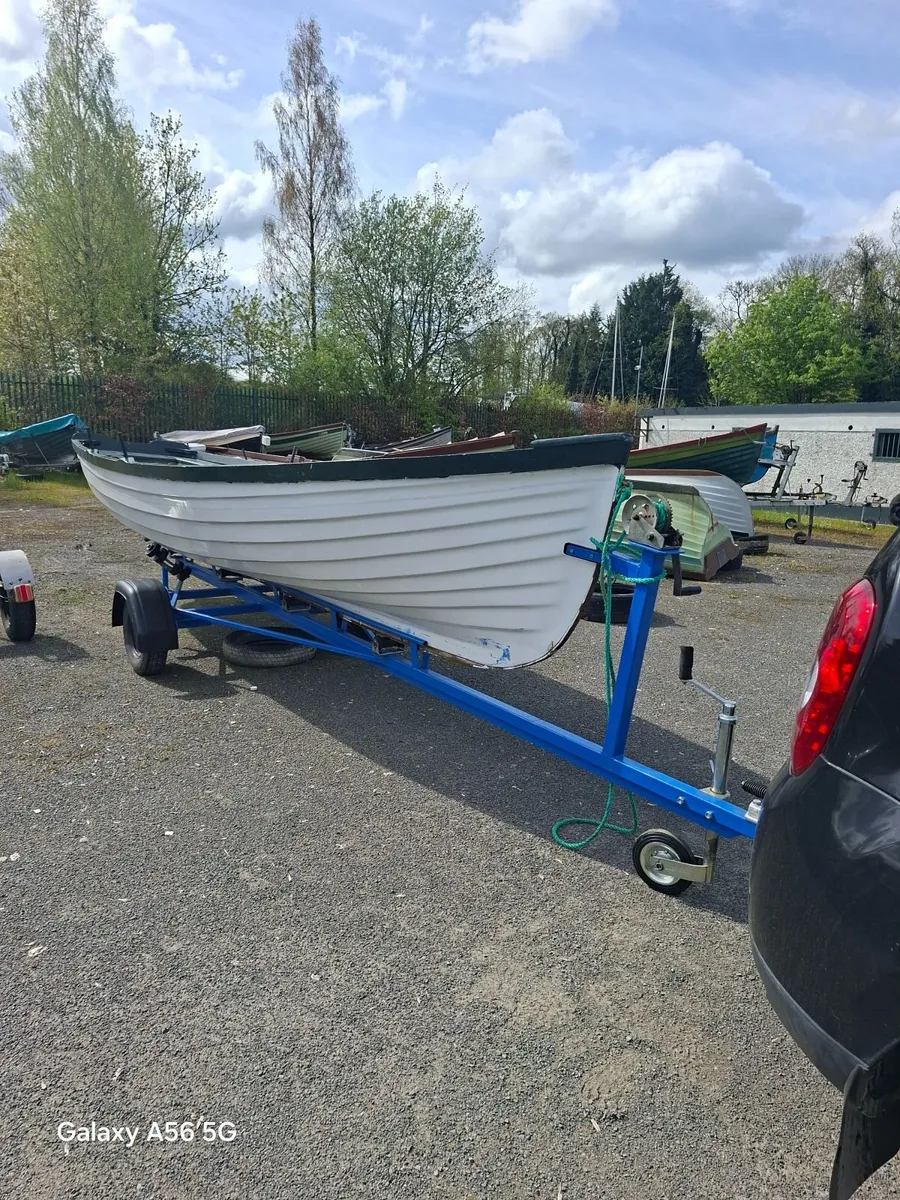 19' lake boat - Image 2