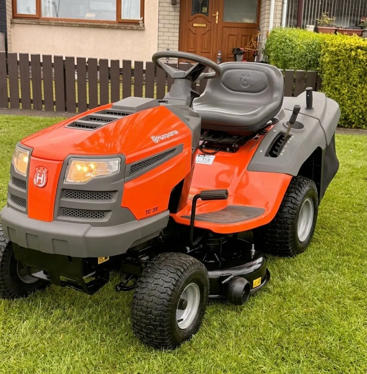 Husqvarna ride on lawnmower - Image 2