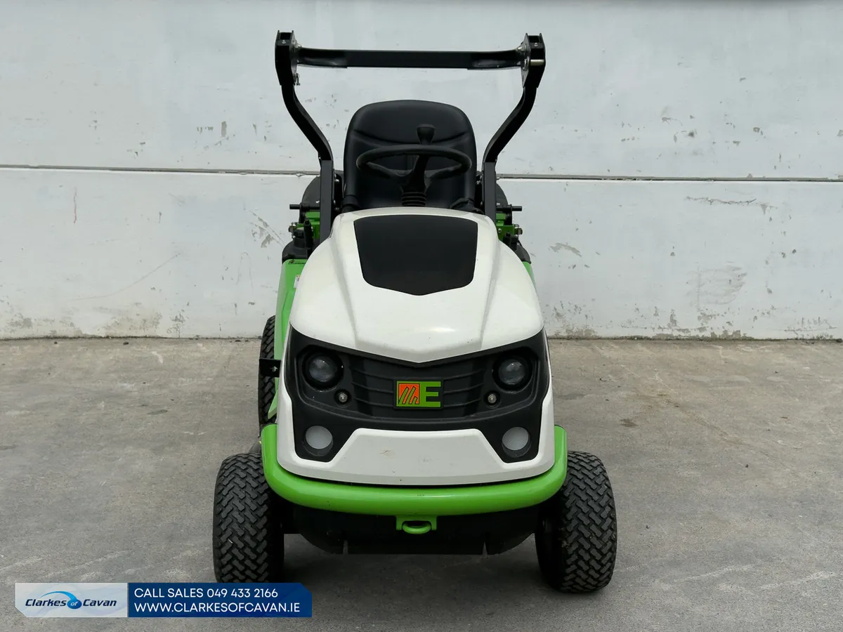 2023 Etesia Hydro 100 Lawnmower - As New - Image 3