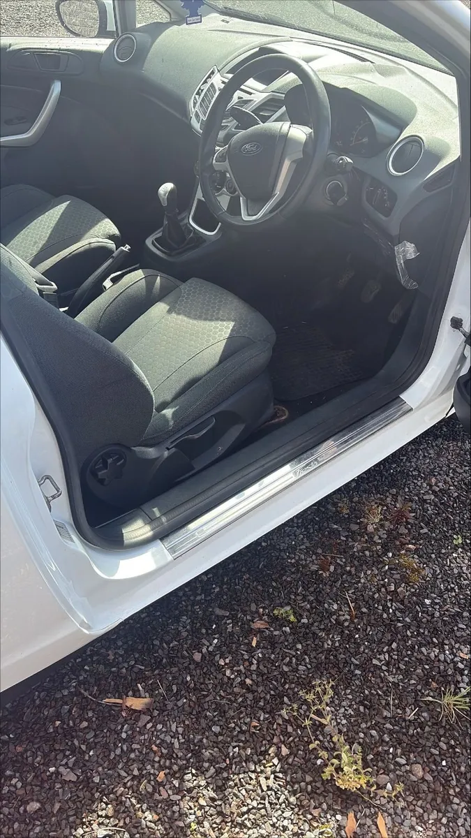 Ford Fiesta 2010 - Image 3