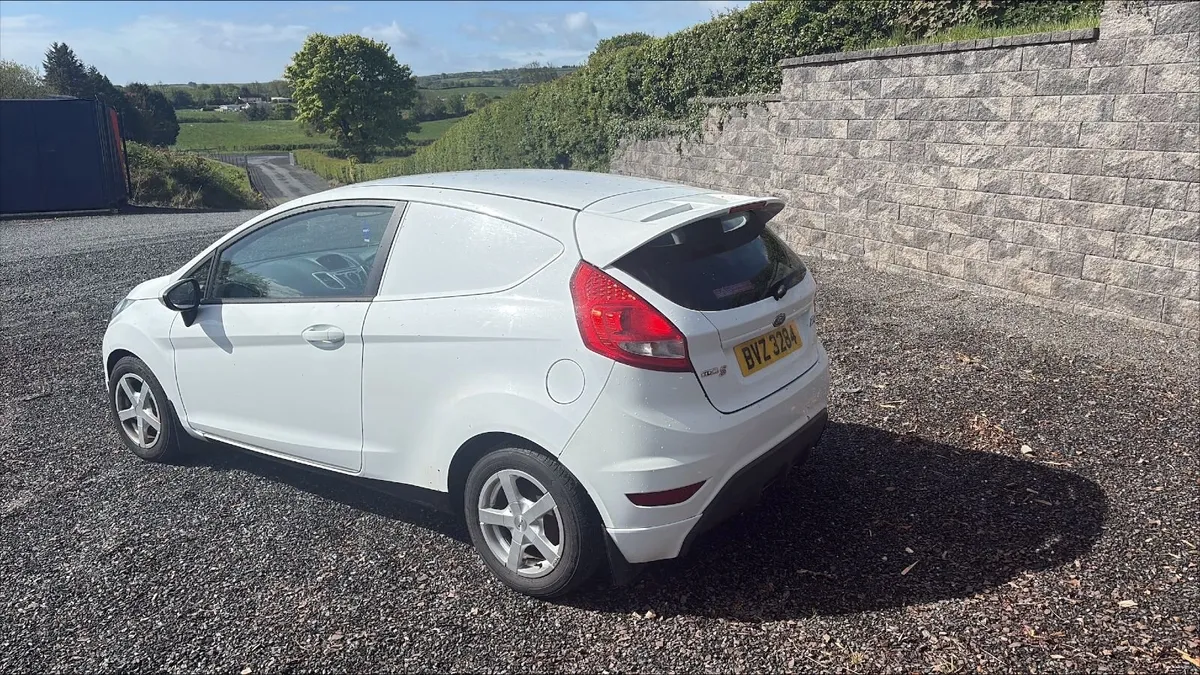 Ford Fiesta 2010 - Image 4