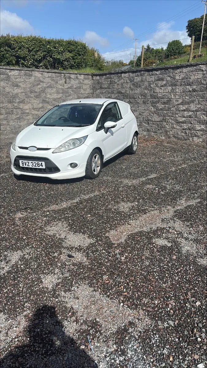 Ford Fiesta 2010 - Image 1