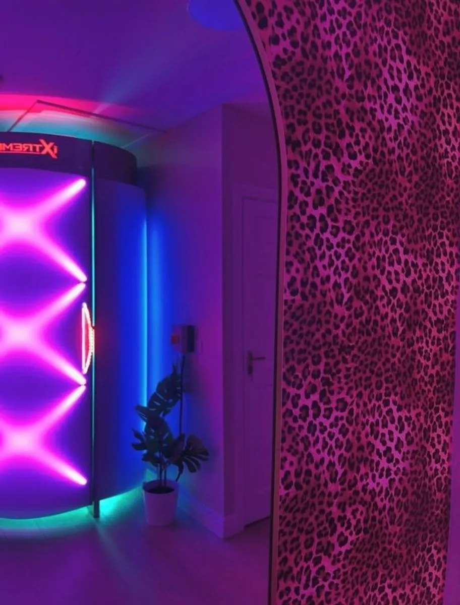 IXtreme v58 Tanning bed with vibro plate With manufacturer warranty - Image 3