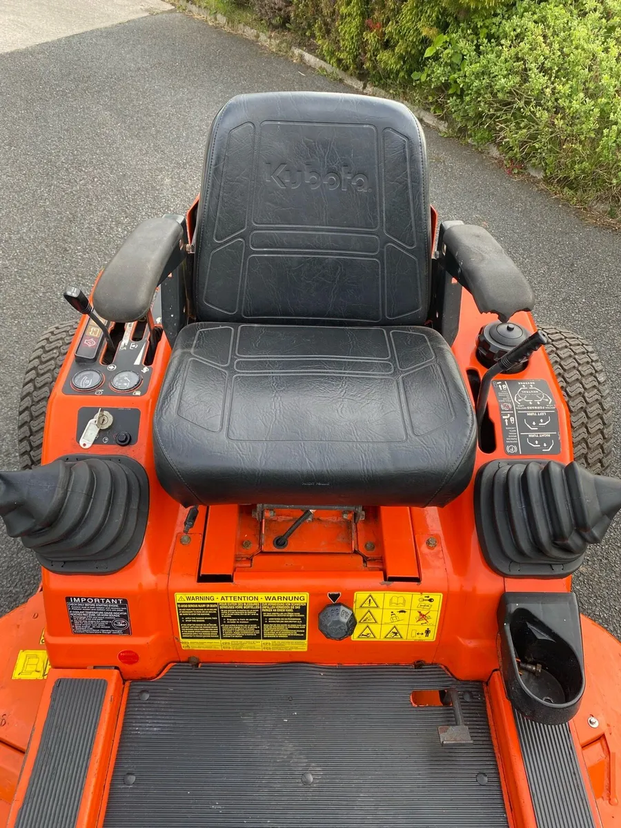 Kubota ZD28 zero turn lawnmower - Image 3