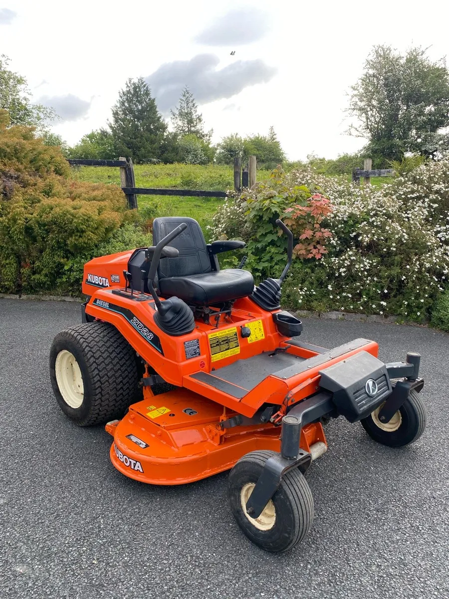 Kubota ZD28 zero turn lawnmower - Image 1