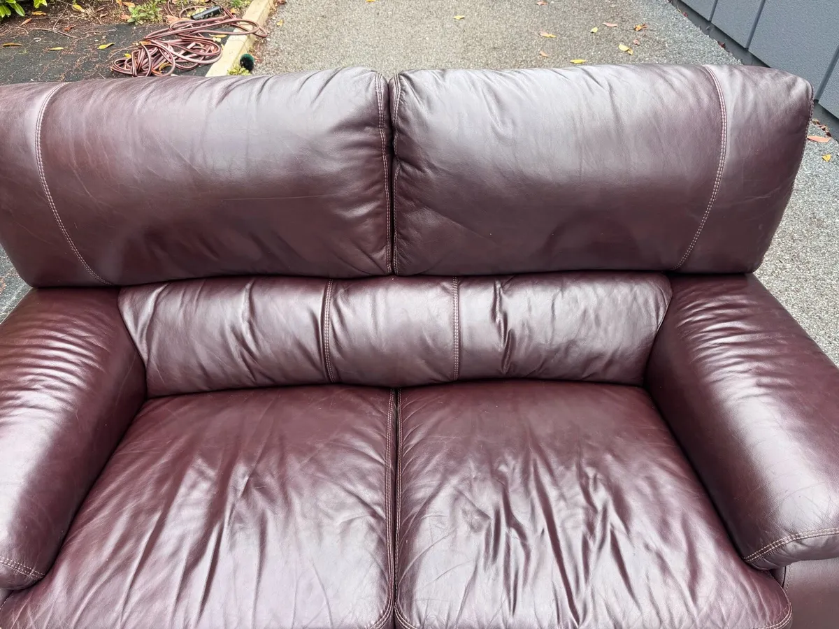 2 seater Italian leather couch - Image 3