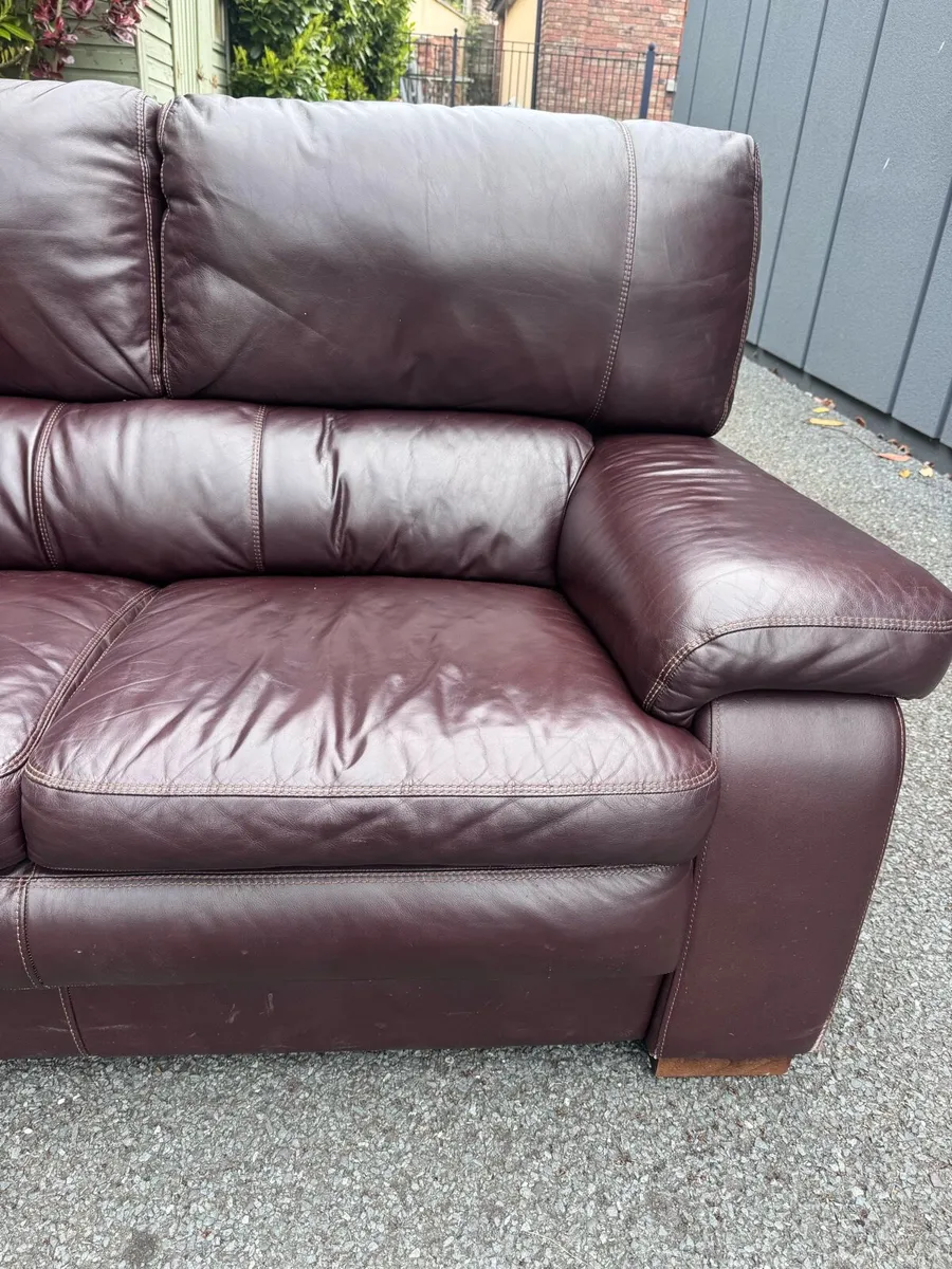 2 seater Italian leather couch - Image 4