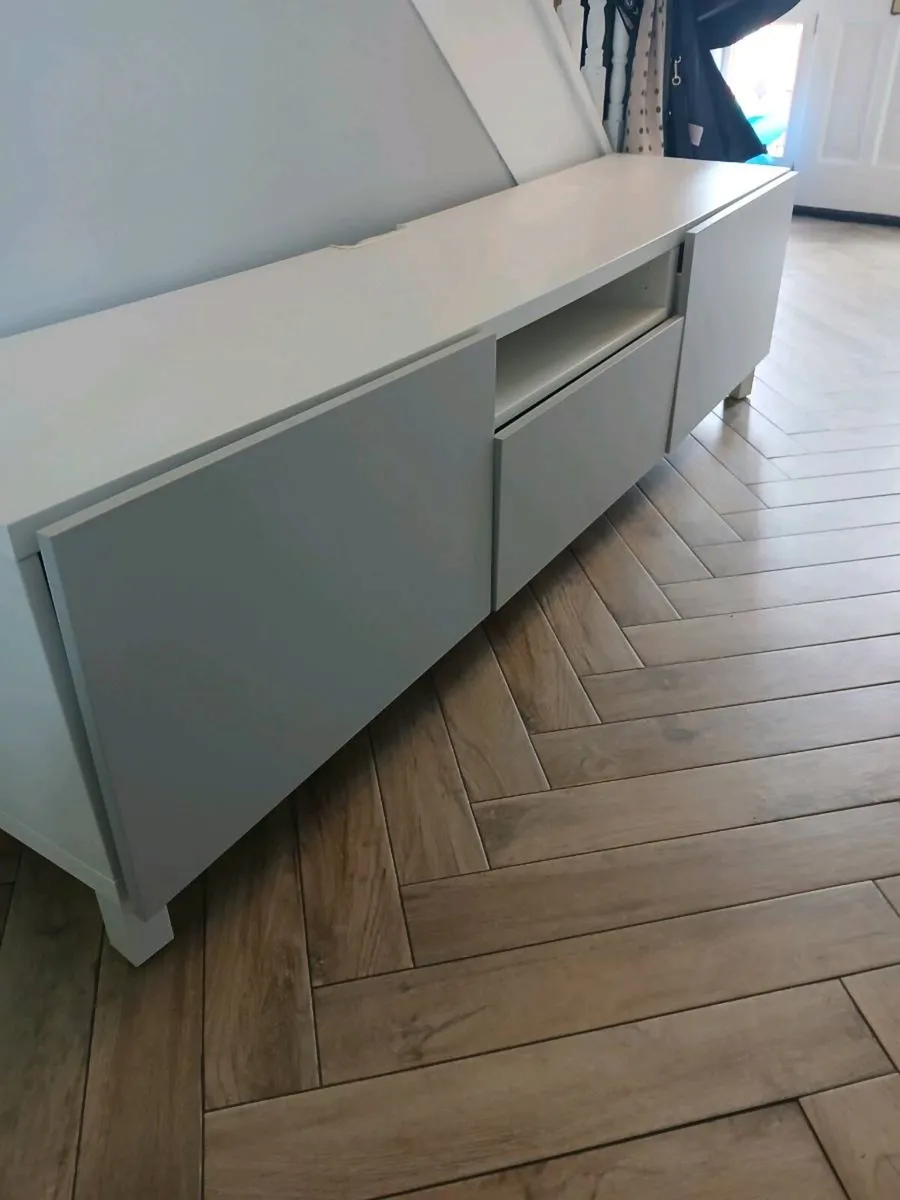 Tv unit -ikea - Image 1