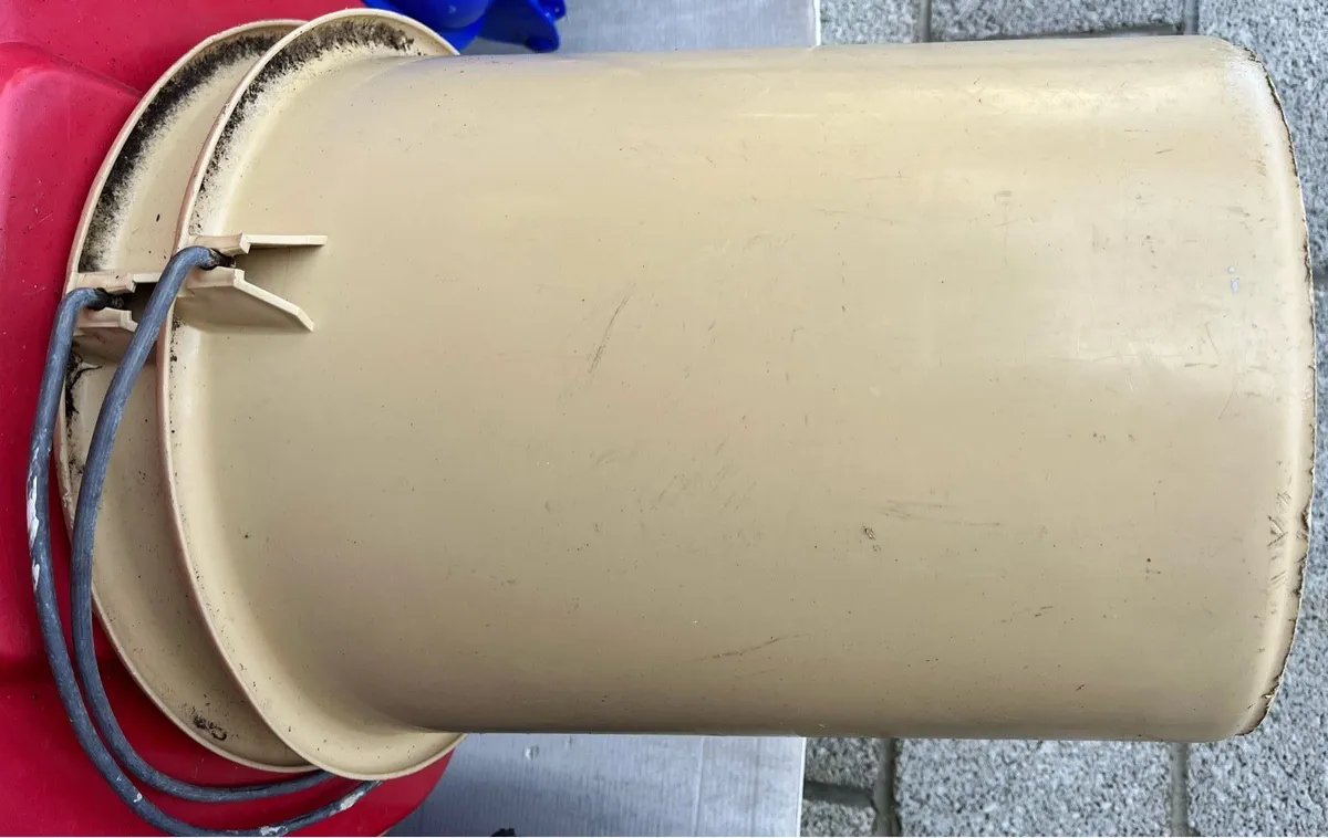 Two big buckets - Image 1