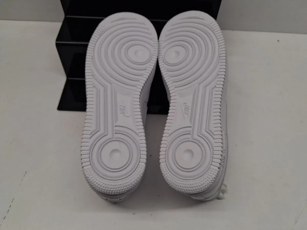 Clothing And Footwear Auction - Image 2