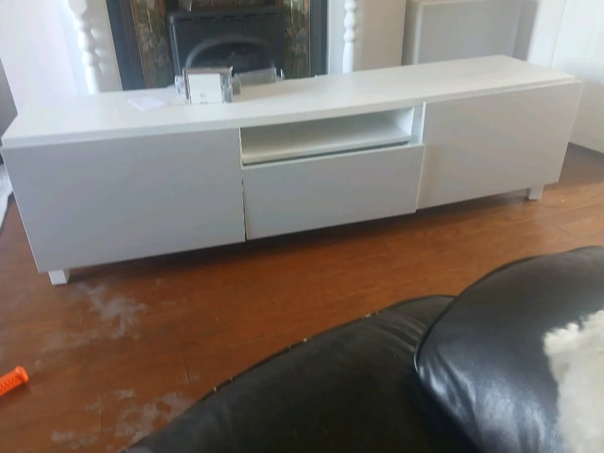 Tv unit -ikea - Image 3