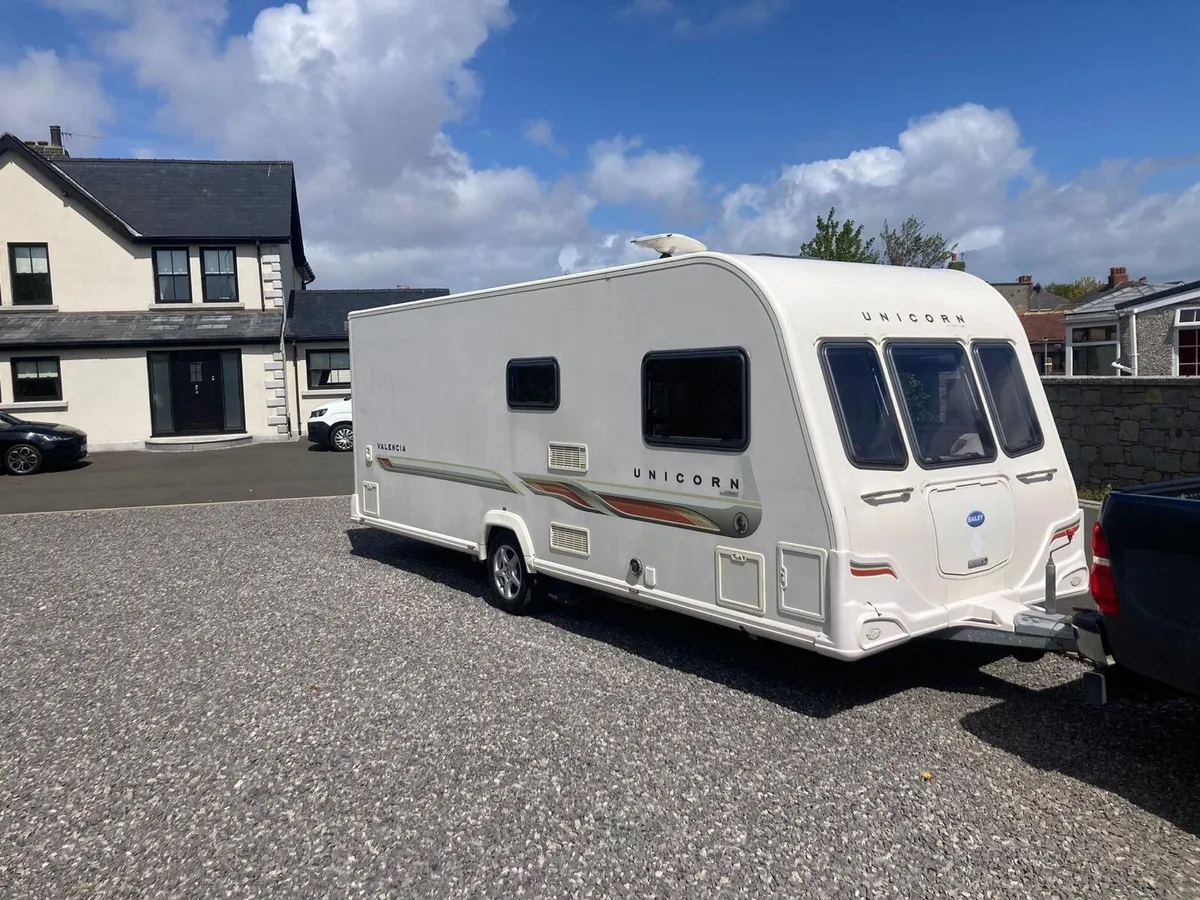 Bailey unicorn valencia fixed bed caravan - Image 2