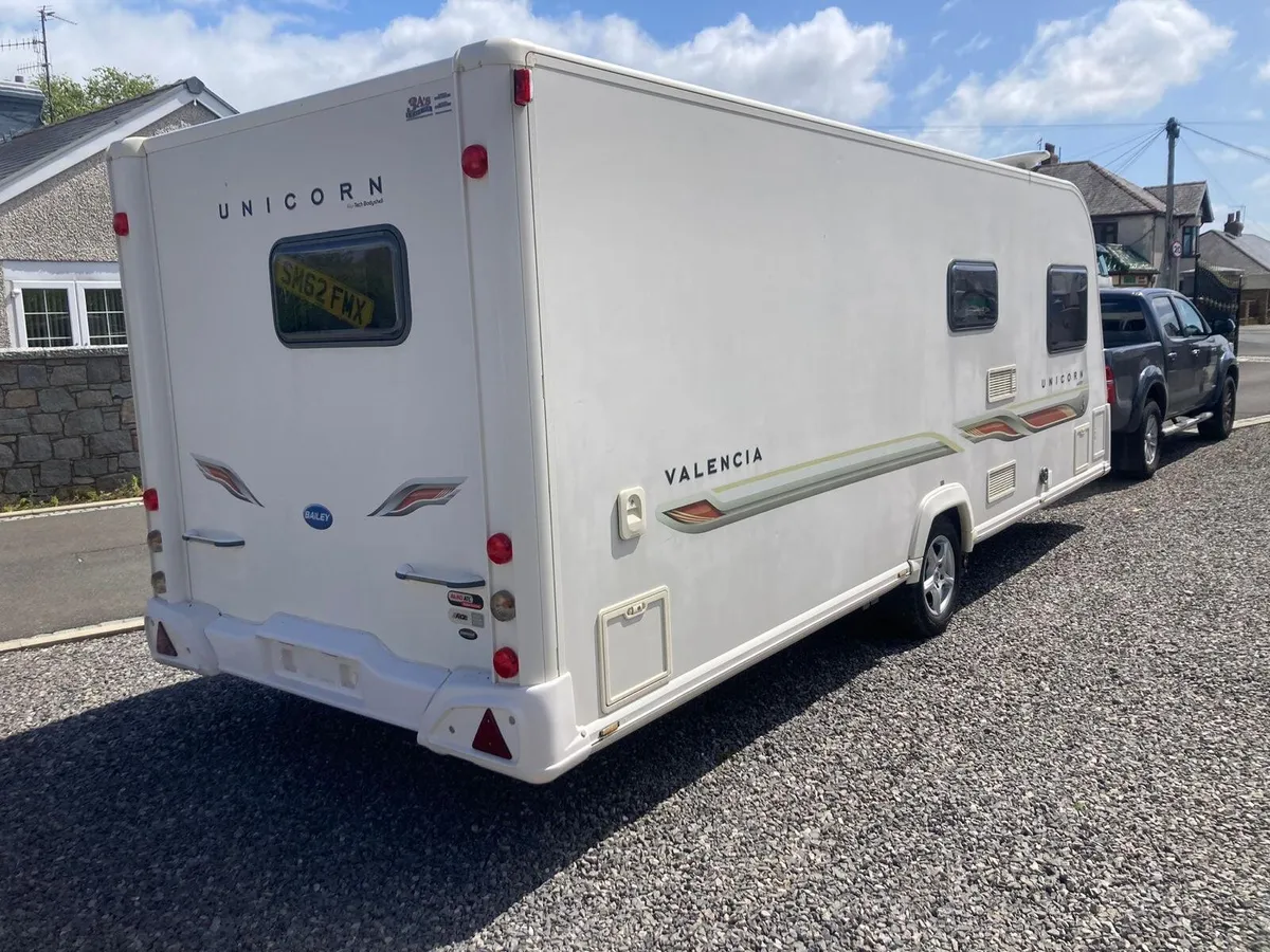 Bailey unicorn valencia fixed bed caravan - Image 4