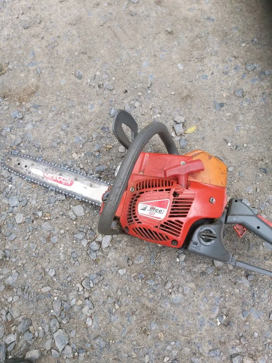 2 chainsaws - Image 2