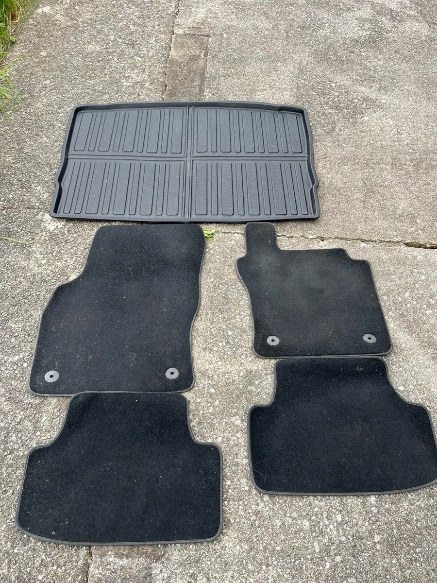 Volkswagen golf Mk7 boot liner and floor mats Tyer - Image 1