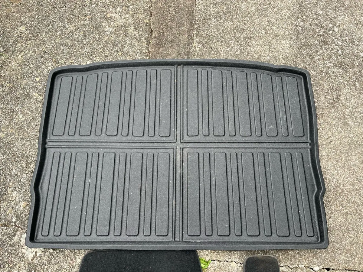 Volkswagen golf Mk7 boot liner and floor mats Tyer - Image 3