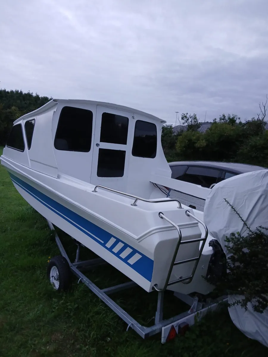Fishing boat - Image 4