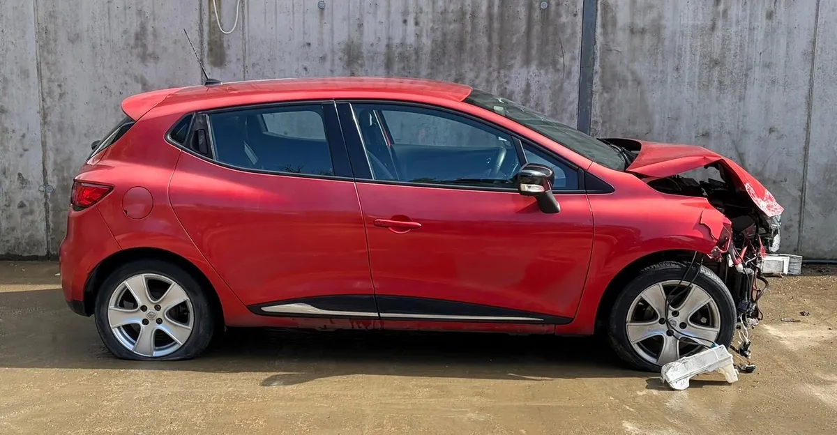 2015 Renault Clio parts - Image 2