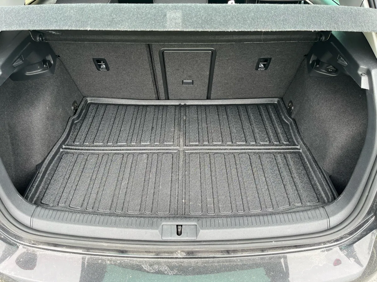 Volkswagen golf Mk7 boot liner and floor mats Tyer - Image 4