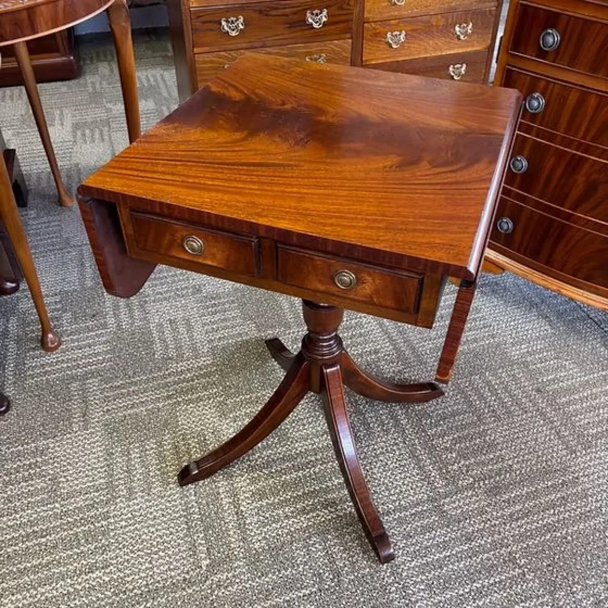 Beautiful mahogany drop leaf side occasional table