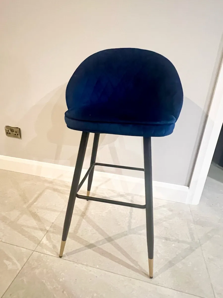 3 Blue Velvet Island chairs - Image 1