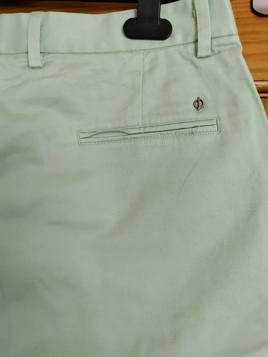 Oscar Jacobson Chino shorts 36w New - Image 3