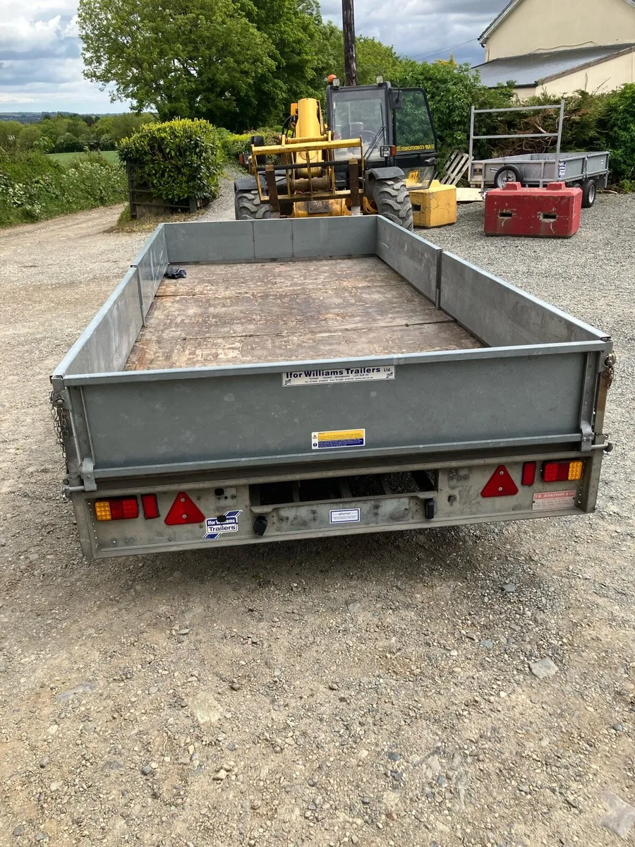 Trailers - Image 2