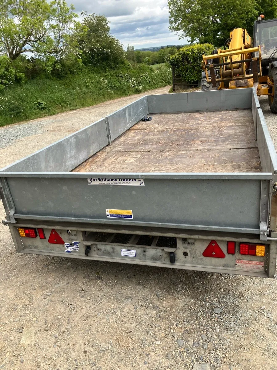 Trailers - Image 3