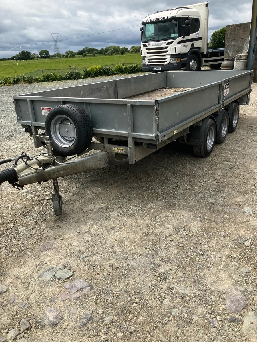 Trailers - Image 4