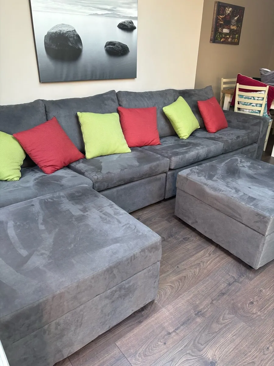 Chaise sofa 4 seater & 2  foot stools with storage - Image 4