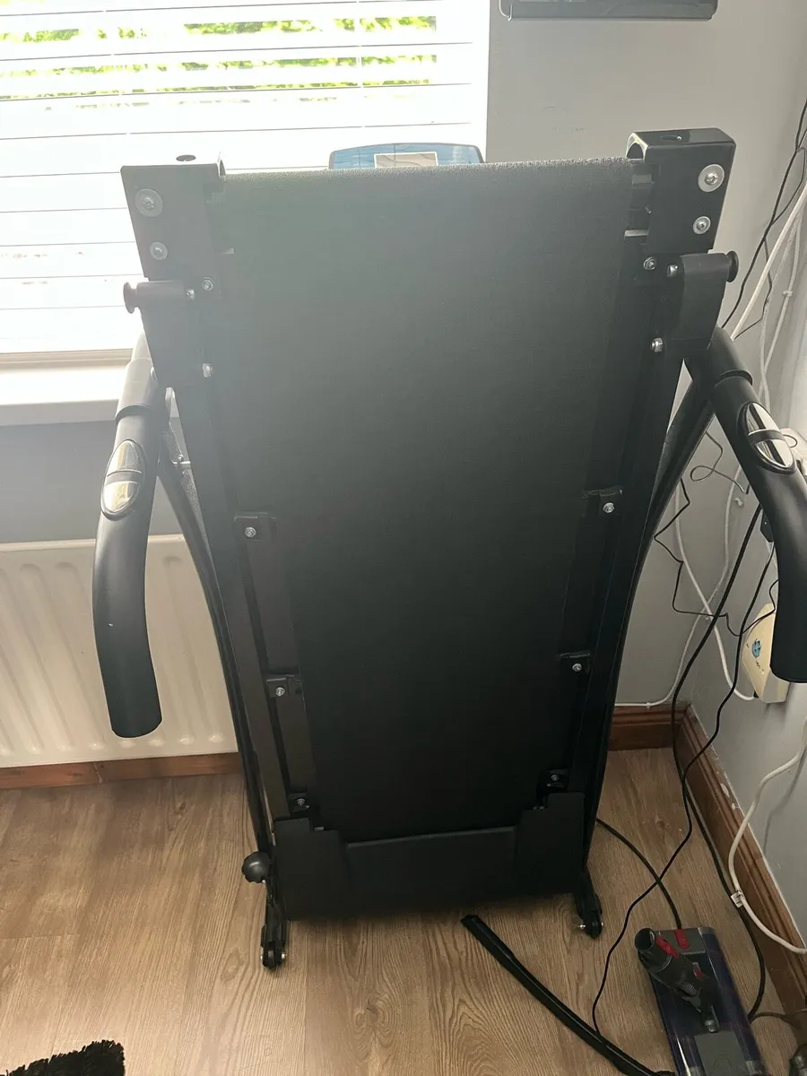 Fold up treadmill - Image 2