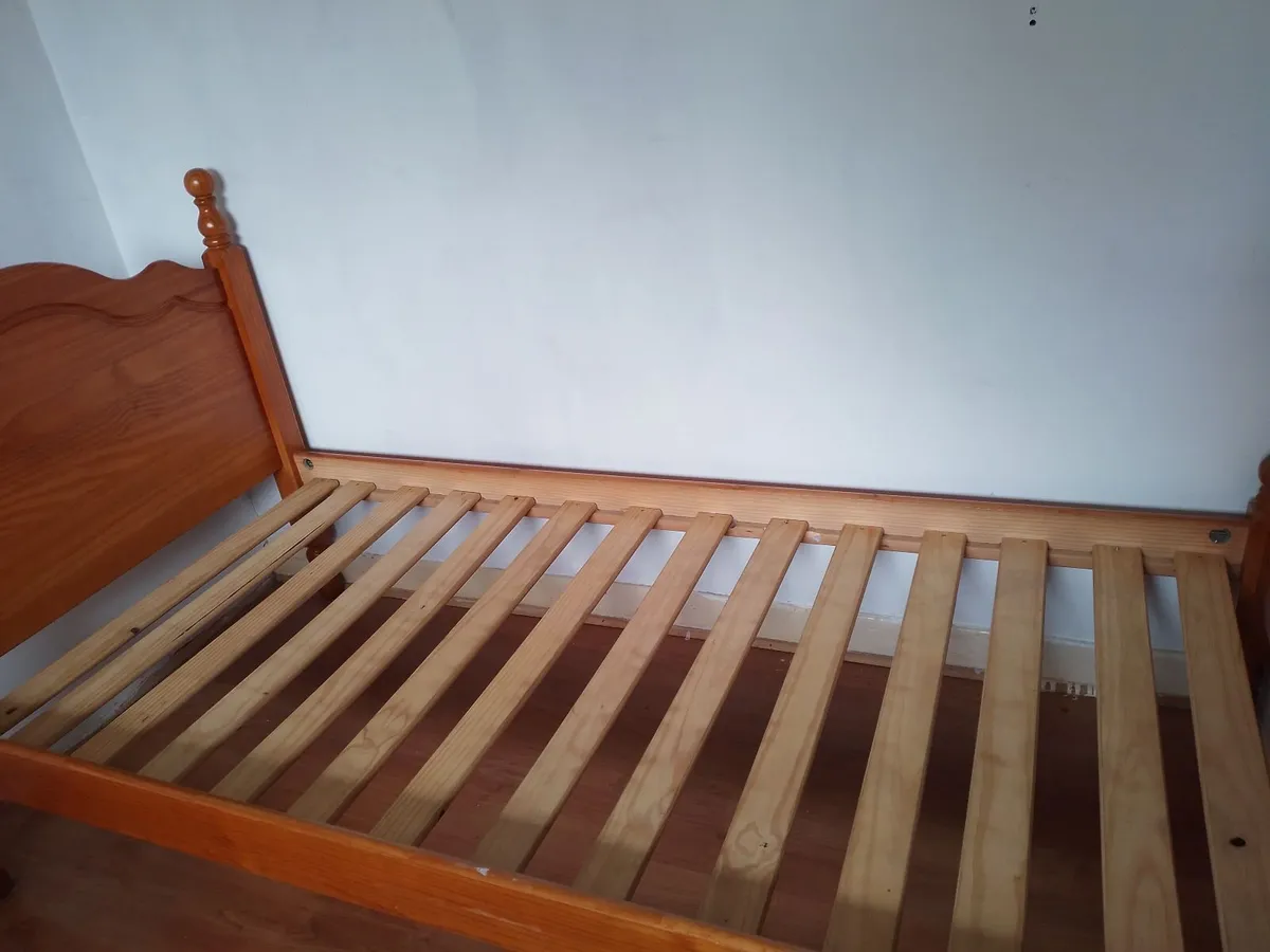 Single bed - Image 1