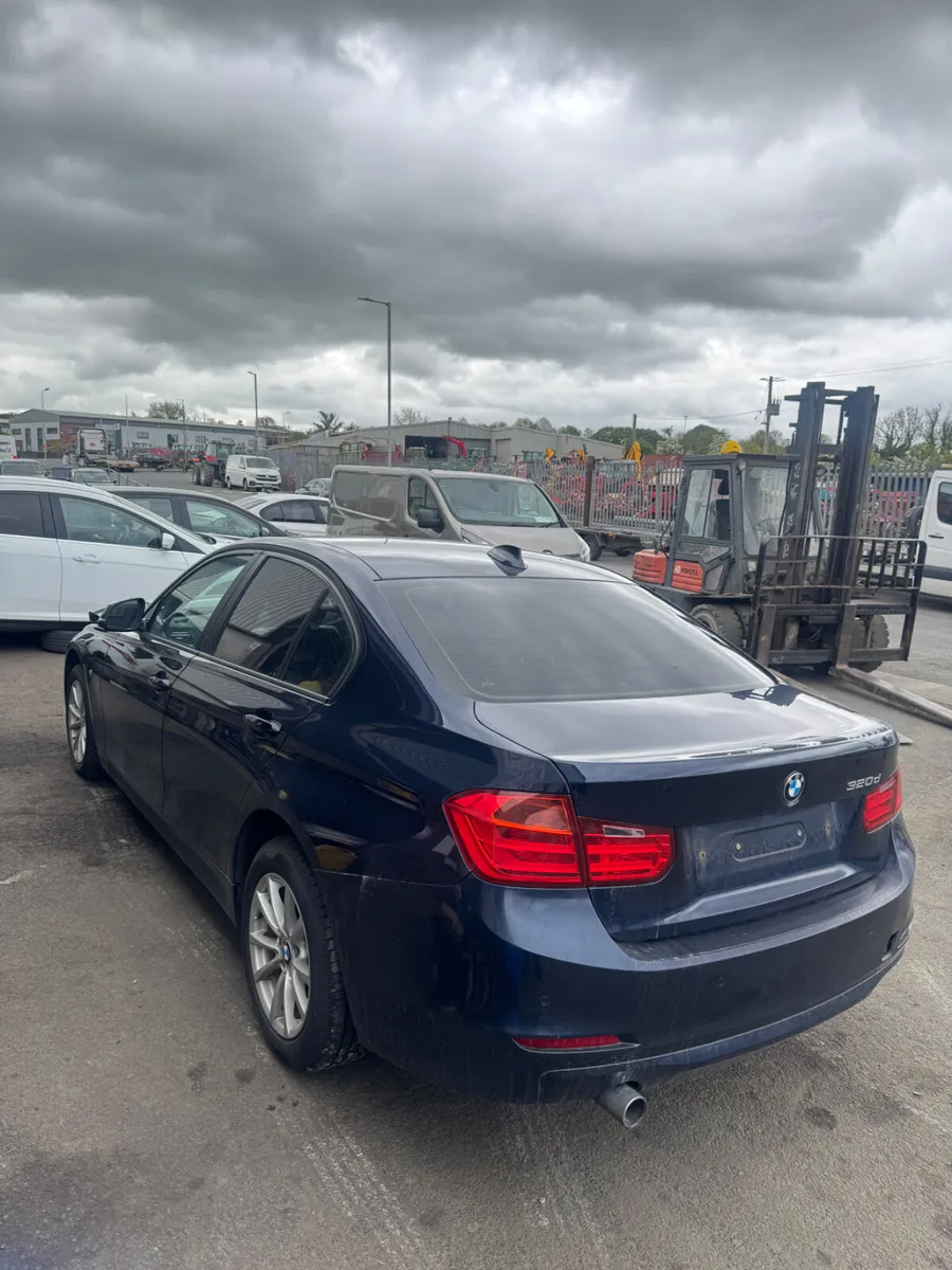 2012 BMW 320d BREAKING / PARTS - Image 2