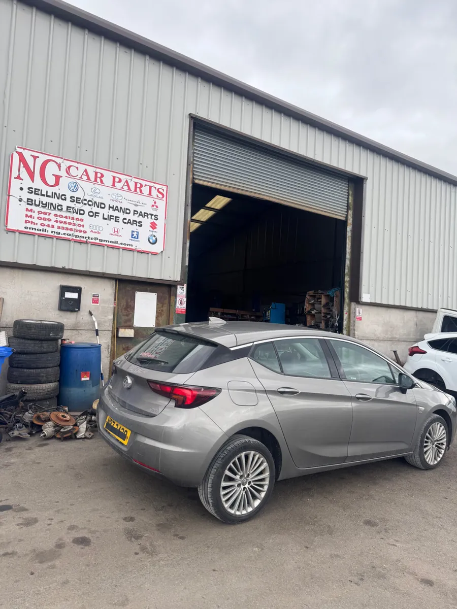 2017 Vauxhall Astra BREAKING / PARTS - Image 2