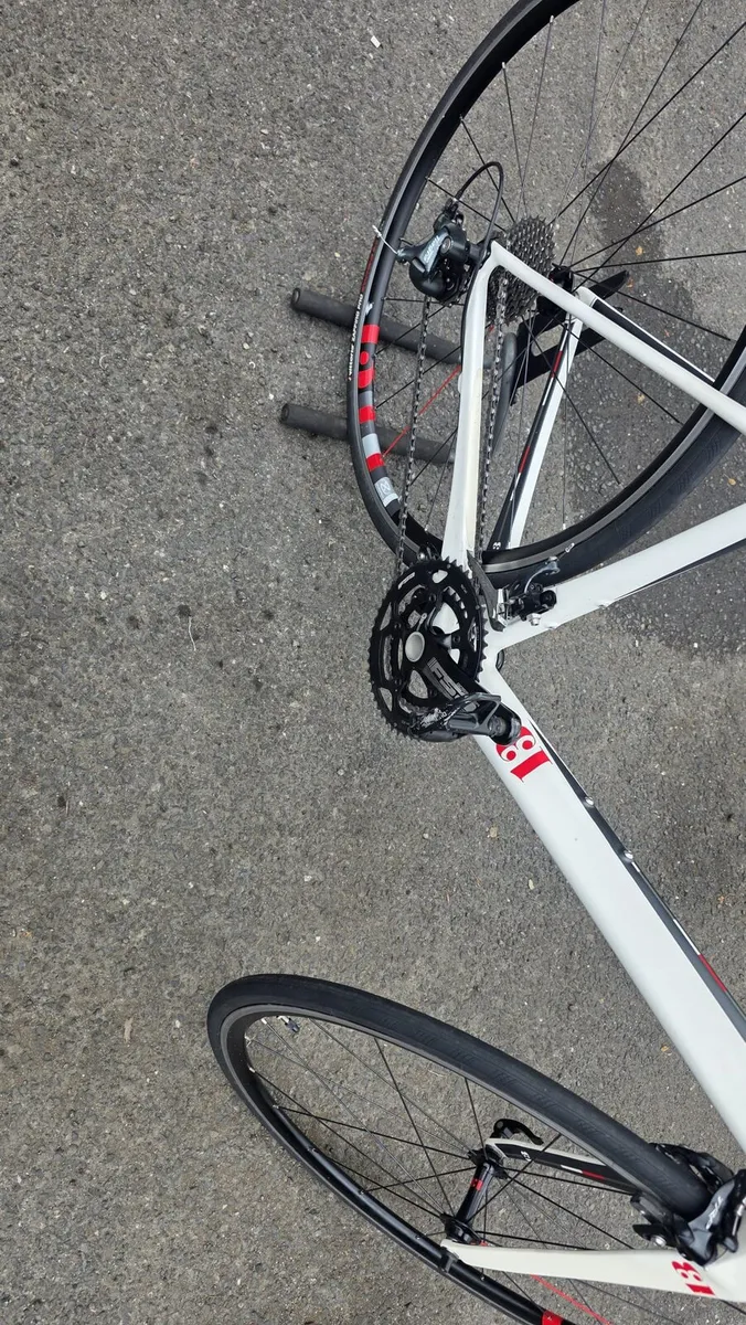 🚴‍♂️ Intuition 13 Carbon Road Bike – Like New - Image 4