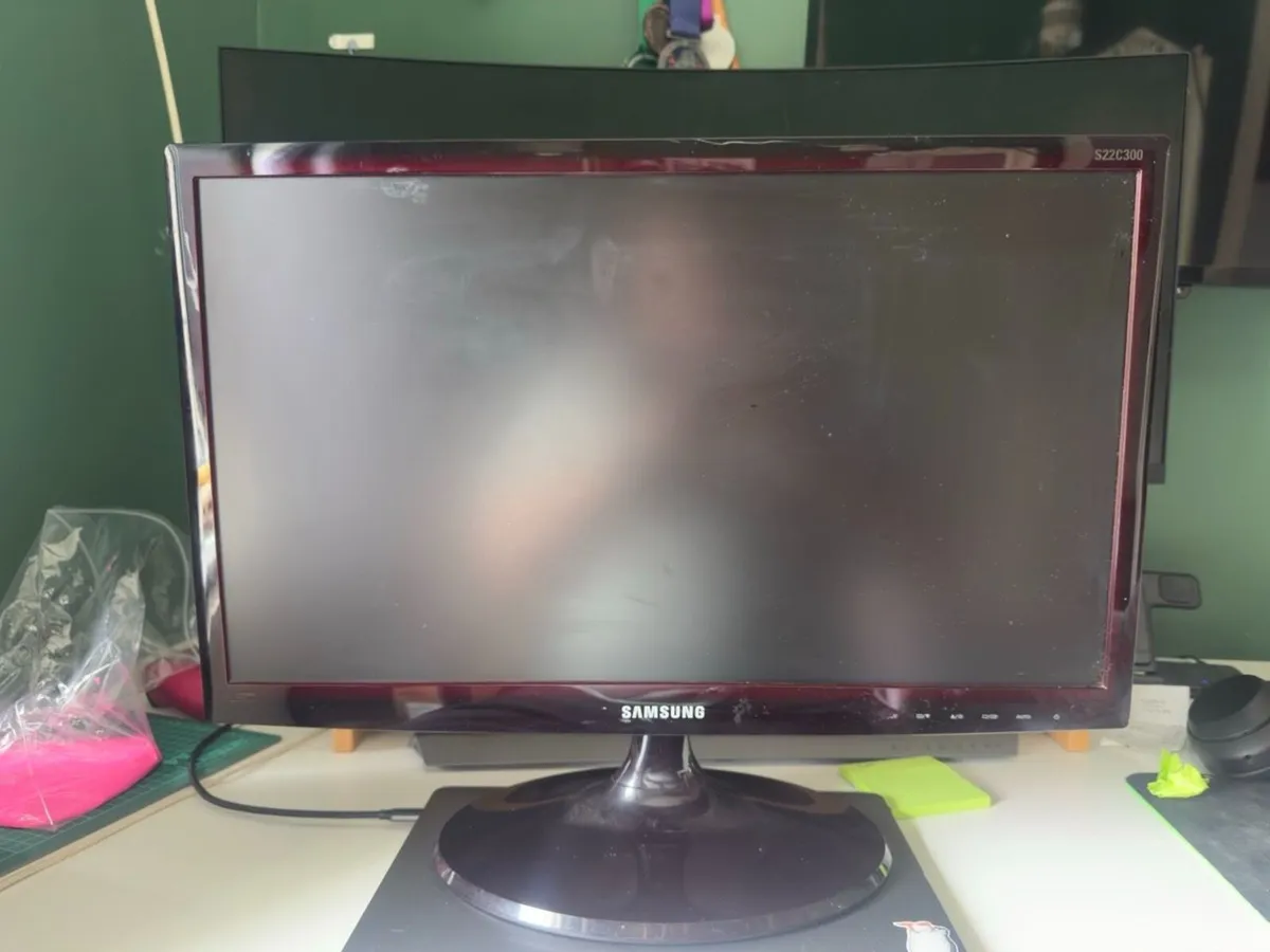 Samsung 22 inch Monitor - Image 1