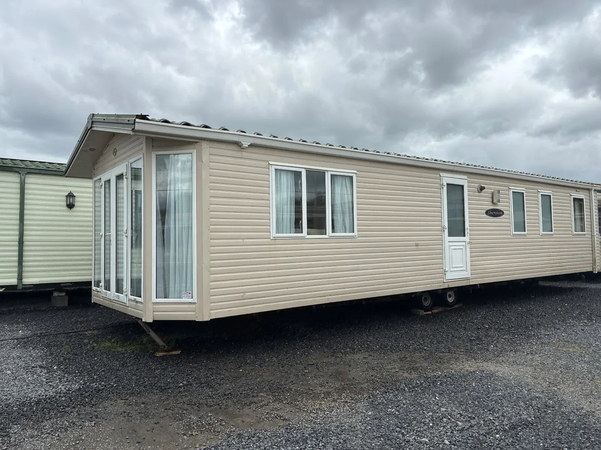 HUGE MODERN AND FLASHY  40X12.6X3 BED HOME. - Image 3