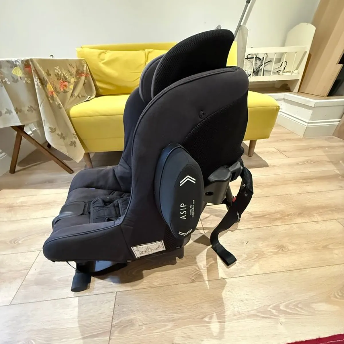 Axkid Minikid childs Car Seat - Image 2
